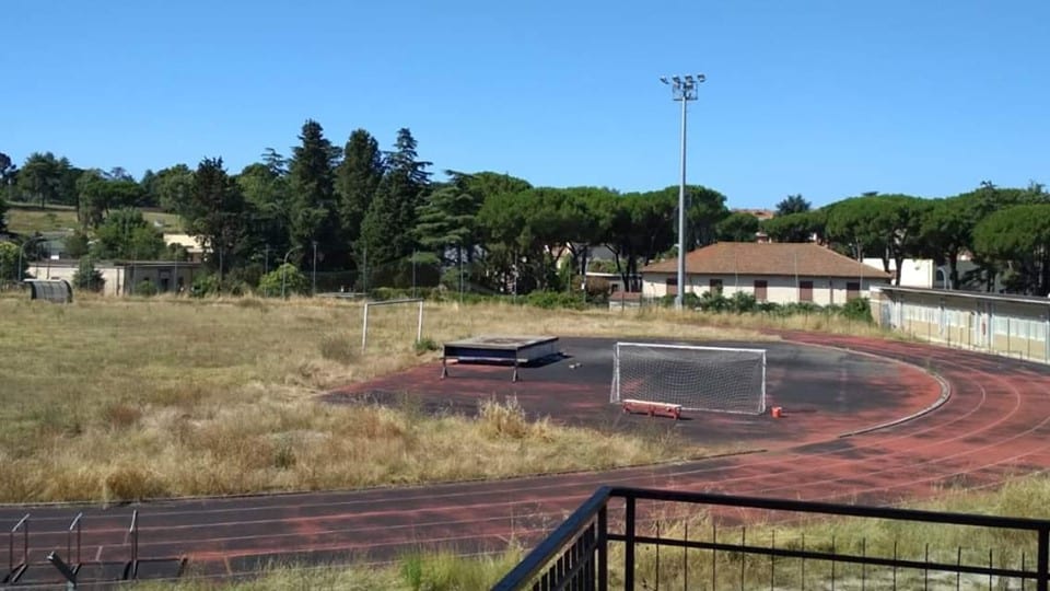 Bracciano, l'impianto sportivo Vergari nel degrado