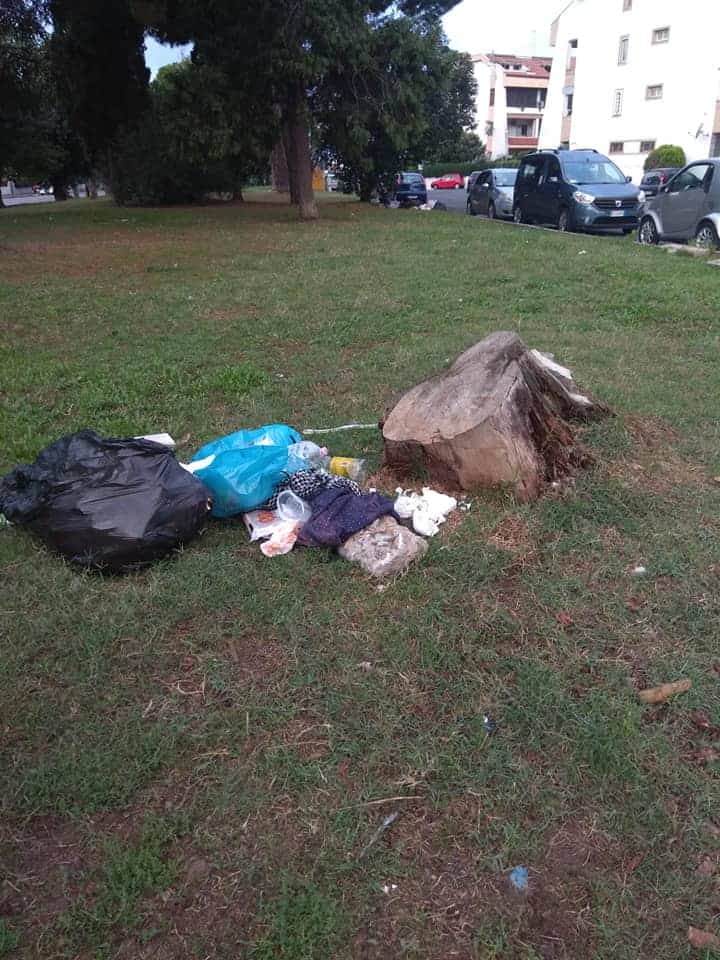 Cerenova, la piazza del mercato in condizioni di degrado (foto da social)