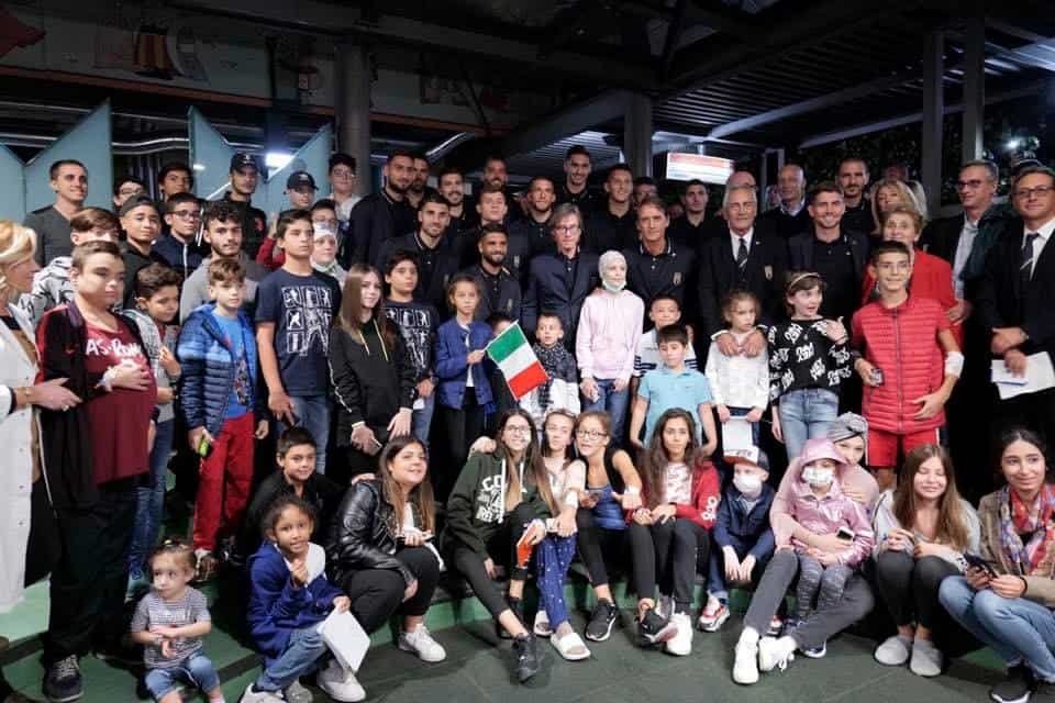 La nazionale italiana di calcio in visita al Bambin Gesù