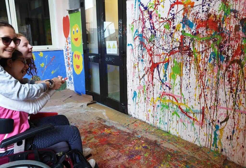 Coloriamo la nostra scuola, alla Melone anche i ragazzi di "Piccolo fiore" di Ladispoli