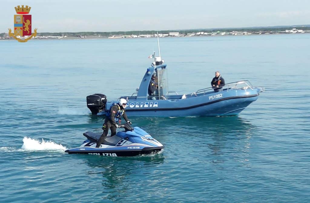 Fiumicino, scongiurato dalla polizia il naufragio di un’ imbarcazione