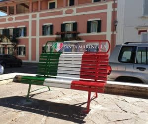 Santa Marinella, inaugurata la panchina tricolore in Piazza Trieste