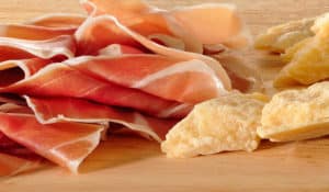 Made in Italy a rischio: dazi Usa al 25% su Parmigiano Reggiano, prosciutto e liquori