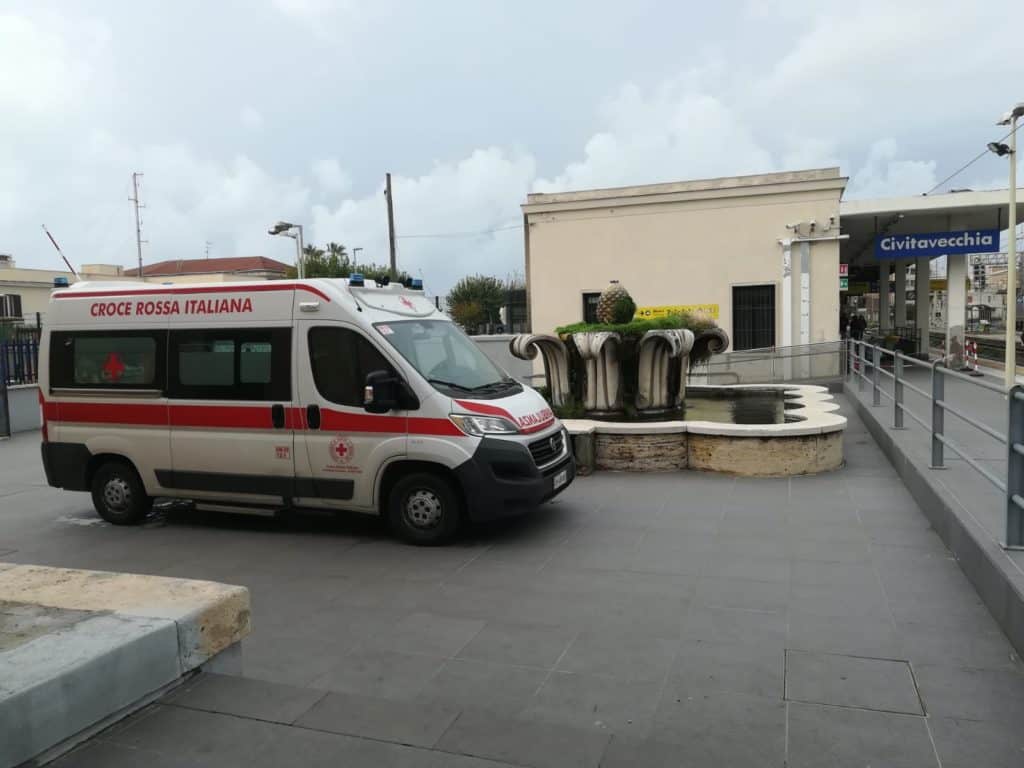 Roma, tragedia sul treno: uomo muore dopo un malore