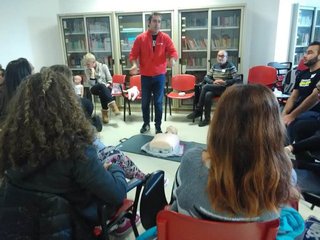 Ladispoli, al Di Vittorio corso di Blsd per uso defibrillatore