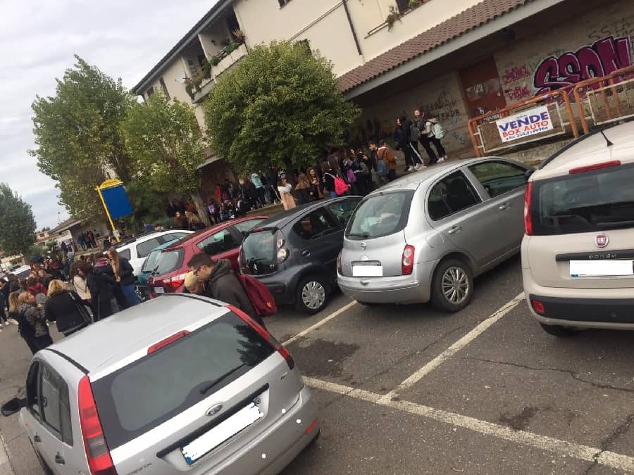 Cerveteri: piove al Mattei, studenti e genitori in protesta