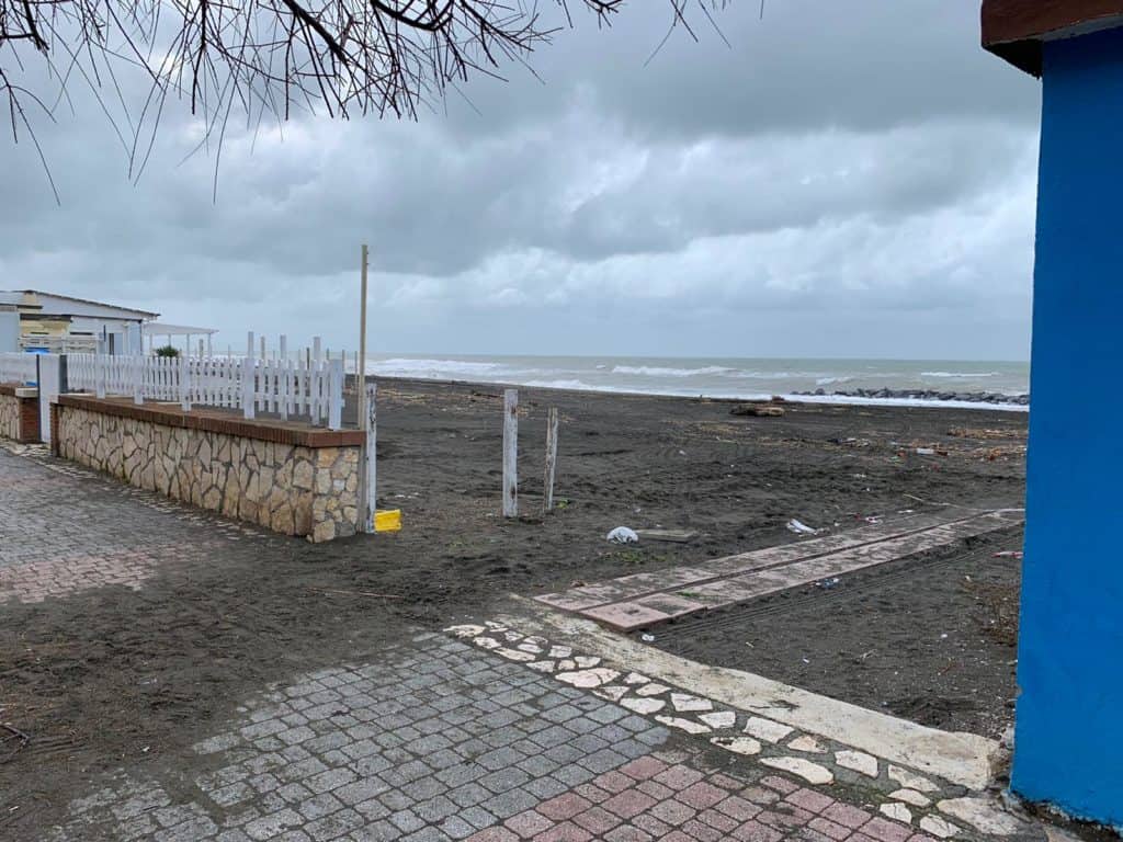Ladispoli, continua l'opera di rimozione delle strutture sugli arenili