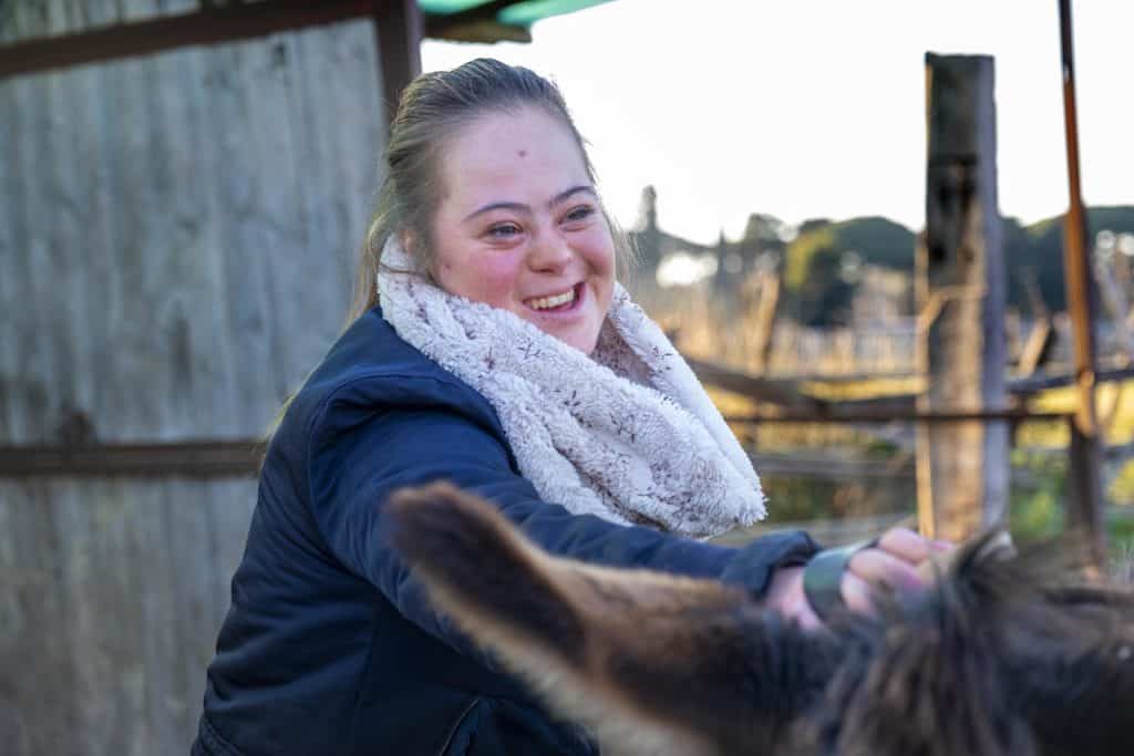 Fiumicino, nel maneggiano dove lavorano 3 ragazzi con disabilità ....