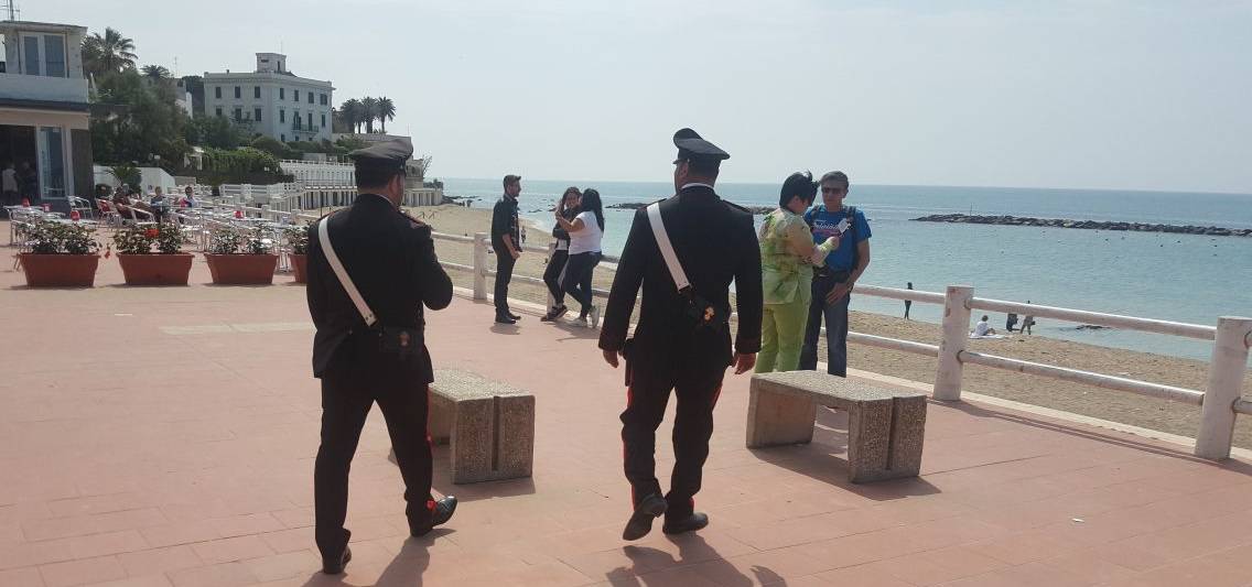 Santa Marinella, tenta di rapinare una donna in pieno giorno: arrestato dai Carabinieri