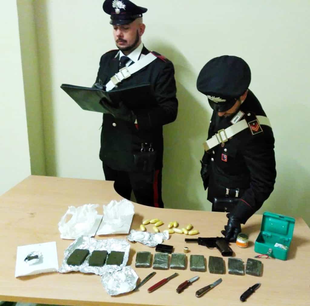 Riciclaggio di veicoli e spaccio: in manette due pusher