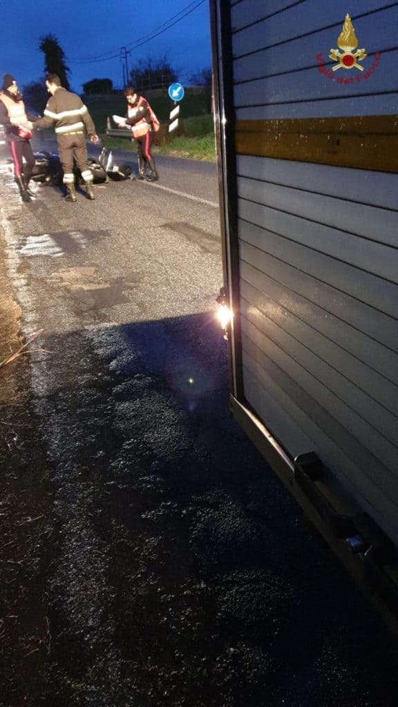 Cerveteri, cade dallo scooter: trasportata in ospedale
