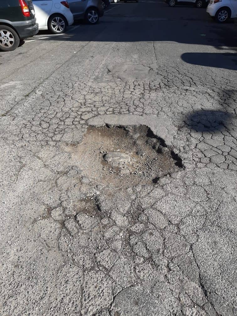 Ladispoli, strade colabrodo: la denuncia dei cittadini