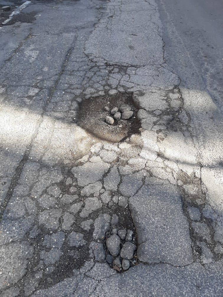 Ladispoli, strade colabrodo: la denuncia dei cittadini