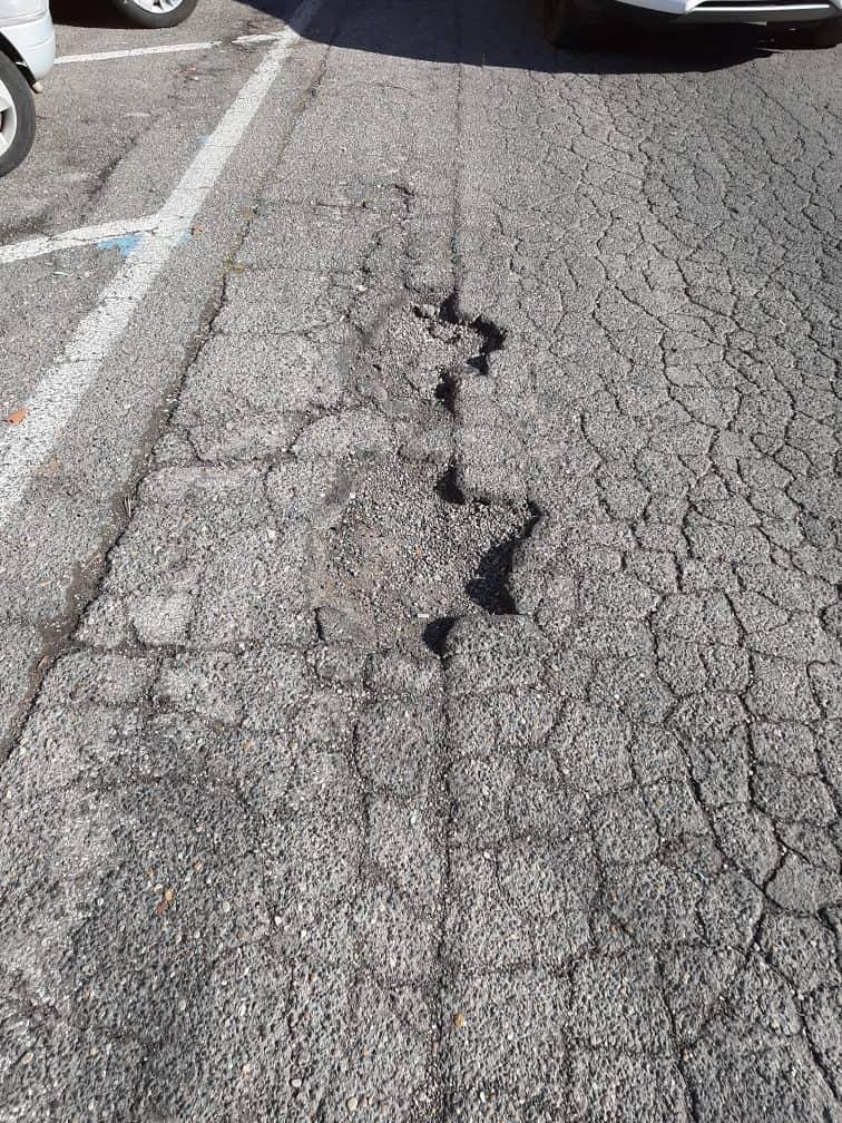 Ladispoli, strade colabrodo: la denuncia dei cittadini