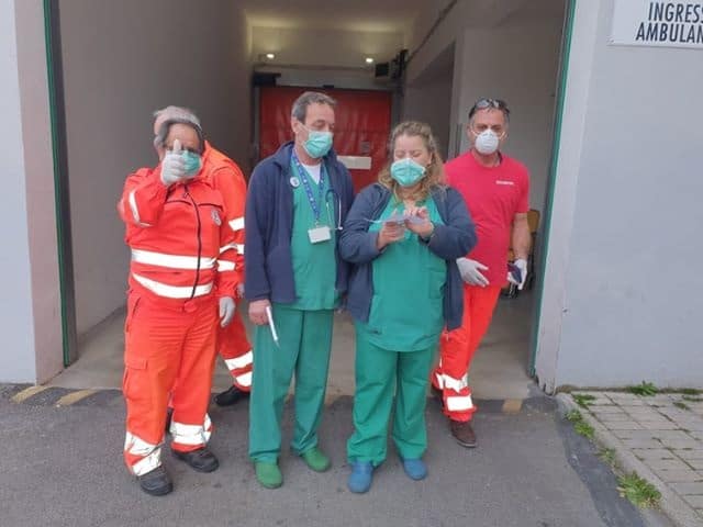 Cerveteri, l'Assovoce "abbraccia" i medici e gli infermieri del Padre Pio