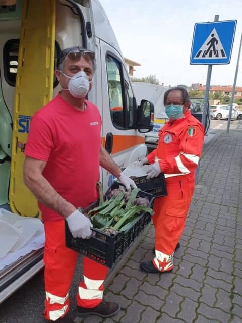 Cerveteri, l'Assovoce "abbraccia" i medici e gli infermieri del Padre Pio