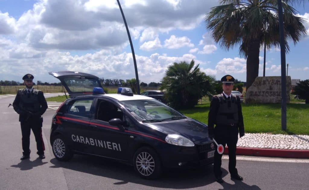 Fiumicino, ruba all'interno ma il proprietario lo scopre: in manette