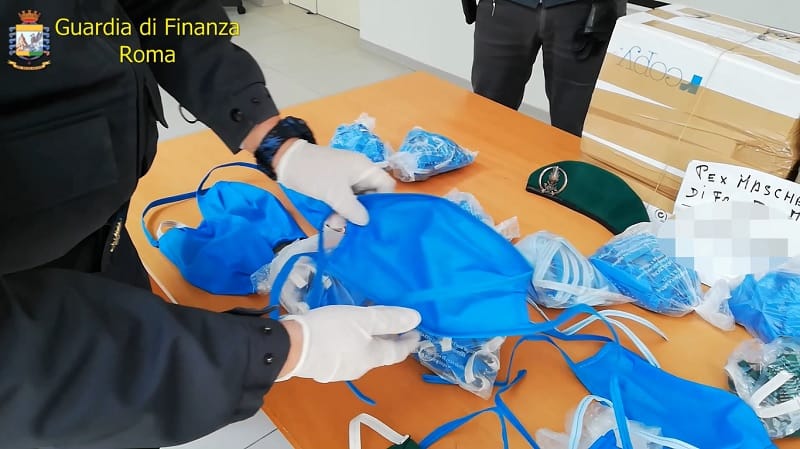 Scoperta al Lido di Ostia impresa che produceva abusivamente mascherine di protezione