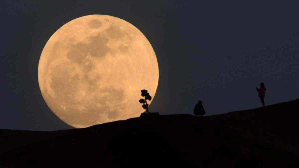 Arriva la superluna del 2021, ci sarà anche un'eclissi totale