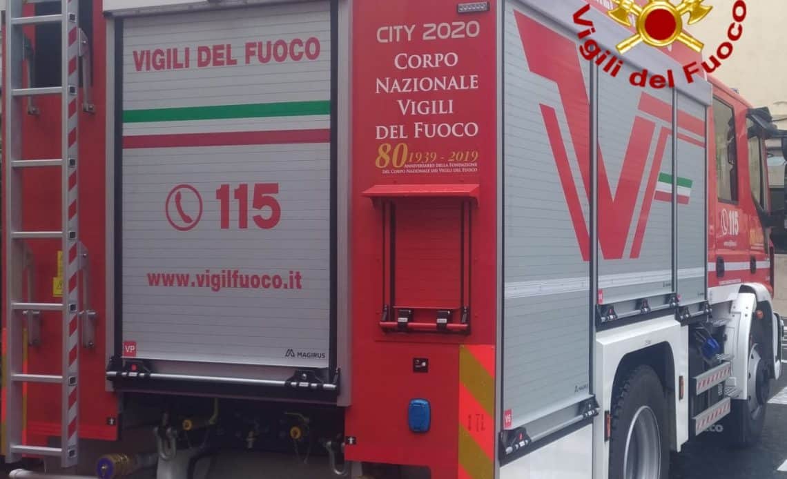 Cerveteri, incendio di sterpaglie all'altezza di Valcanneto
