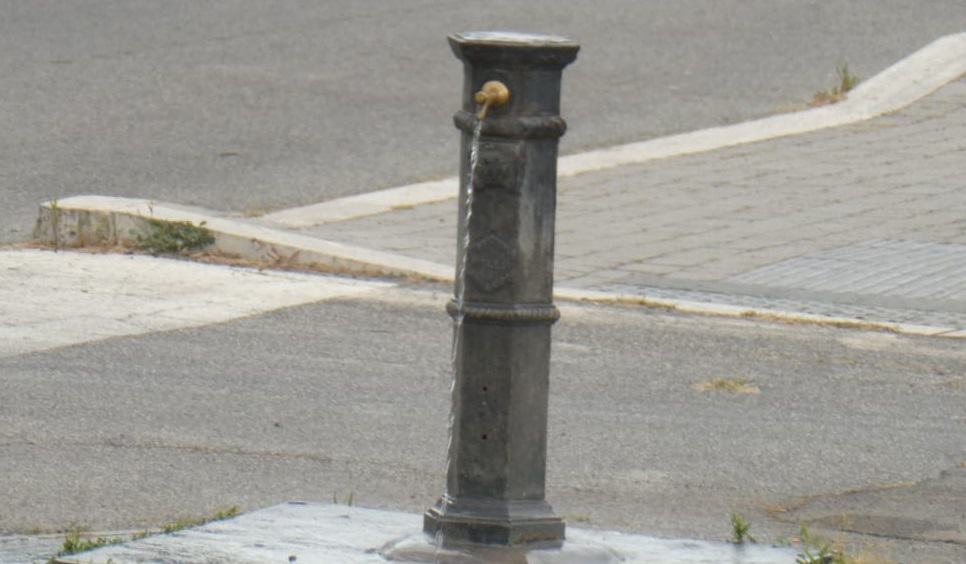 "A Ladispoli nasoni a getto continuo: spreco di acqua e zanzare a go go: colpa del covid?"