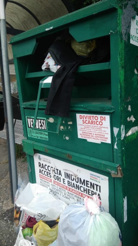 Cerveteri, oltre al degrado arrivano anche i rifiuti