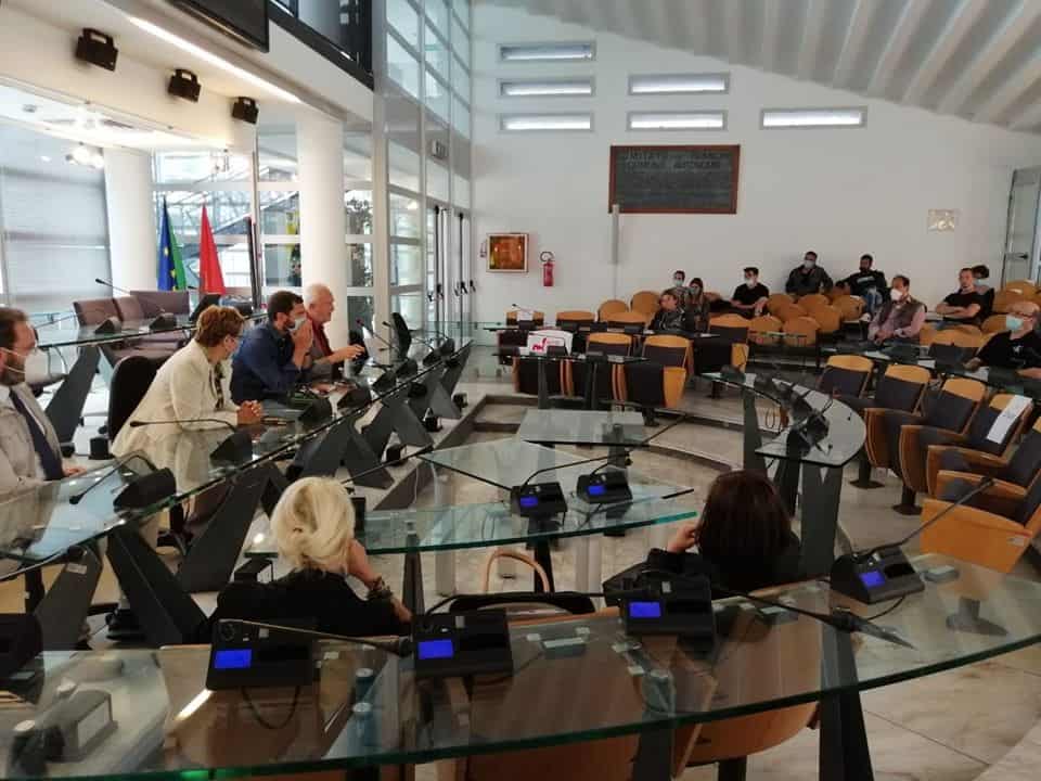"Fiumicino, commercianti di via Torre Clementina unanimi sulla soluzione proposta dal comune per l'estate"