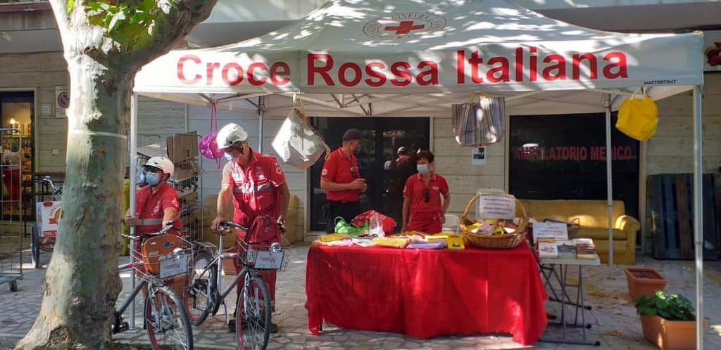 Covid-19, a pieno regime il servizio della Cri in bici a Ladispoli e Santa Severa