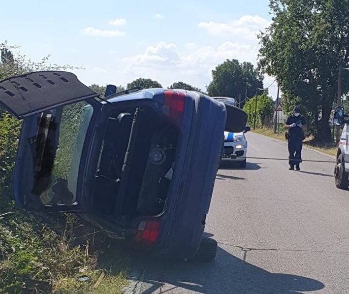 Cerveteri, perde il controllo dell'auto ed esce fuori strada