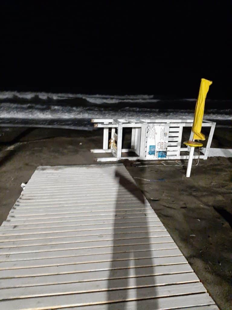 La mareggiata causa ingenti danni anche a Campo di Mare