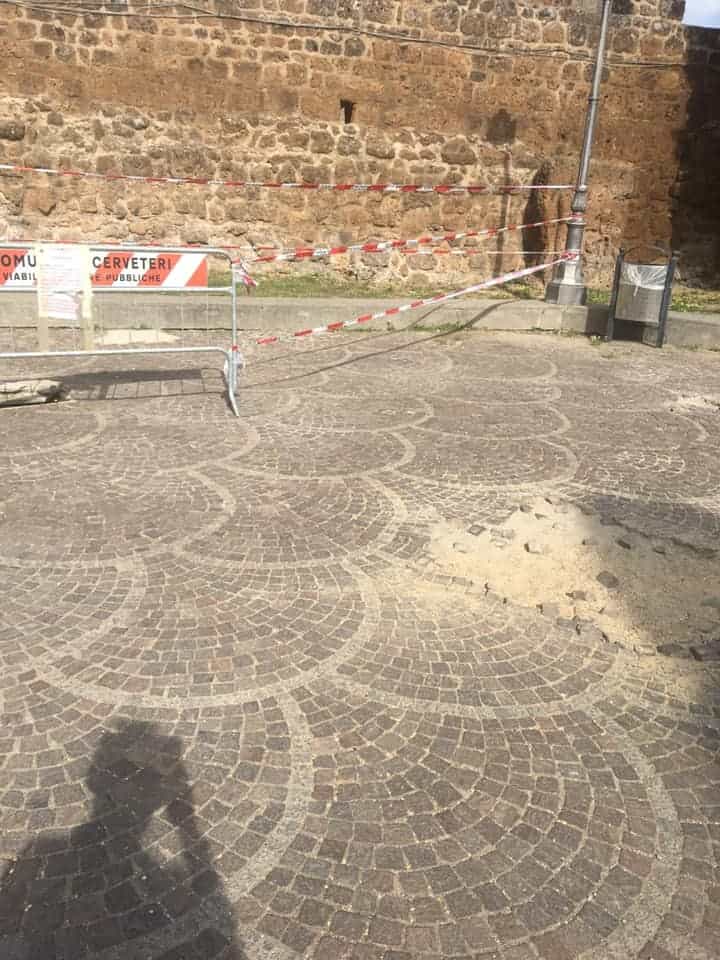 "Cerveteri, piazza Santa Maria nel degrado"