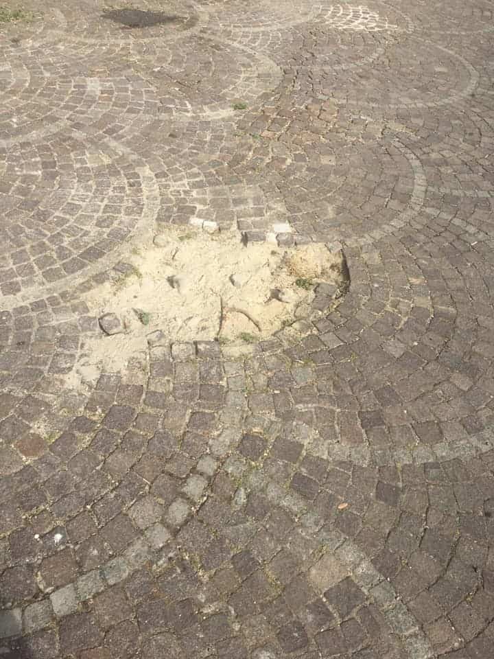 "Cerveteri, piazza Santa Maria nel degrado"