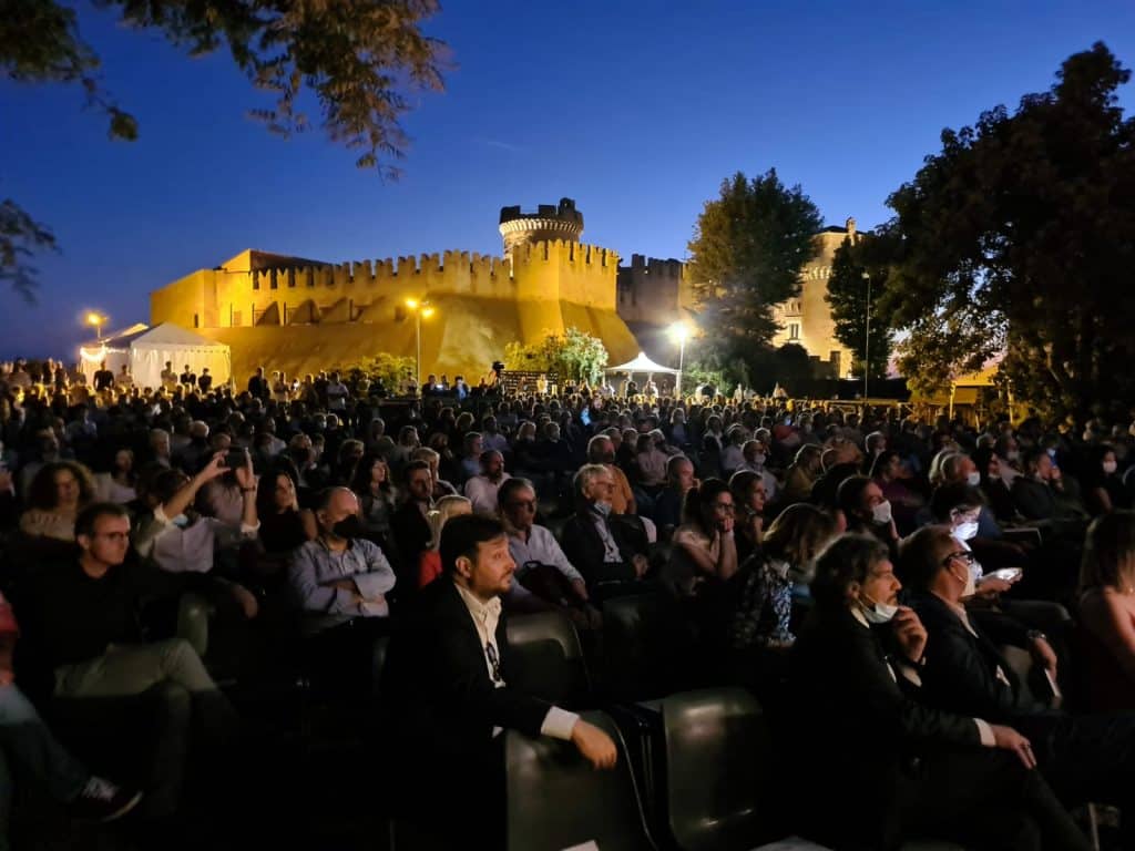 Successo al Castello di Santa Severa per la presentazione del libro di Matteo Renzi