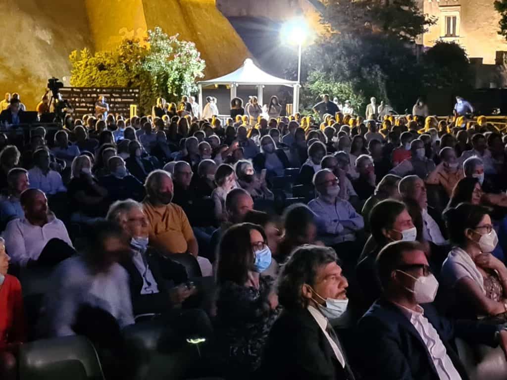 Successo al Castello di Santa Severa per la presentazione del libro di Matteo Renzi