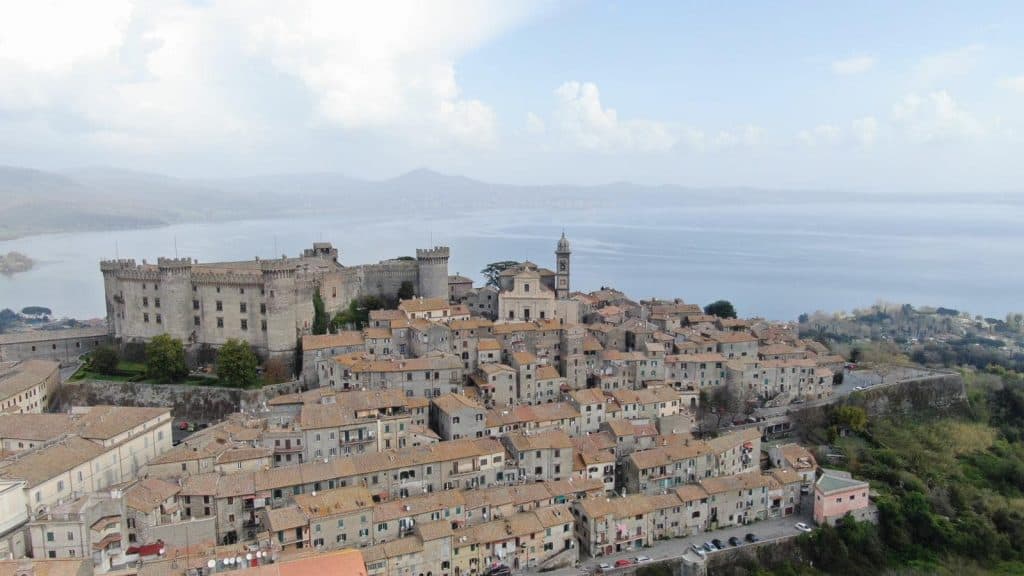 Bracciano, misure anti movida: check point della Protezione civile all'ingresso del centro