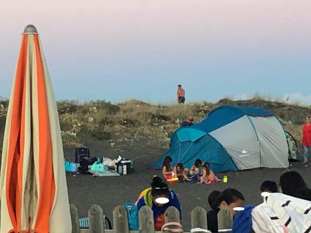 Ladispoli, stavano campeggiando in spiaggia: allontanati dalla Guardia Costiera
