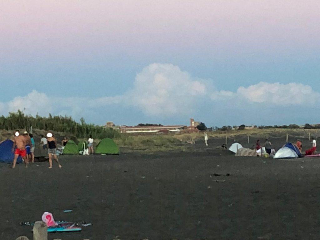 Ladispoli, stavano campeggiando in spiaggia: allontanati dalla Guardia Costiera