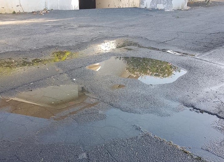 Marina di Cerveteri: frazione tra vandali, incivili, buche, perdite idriche e degrado