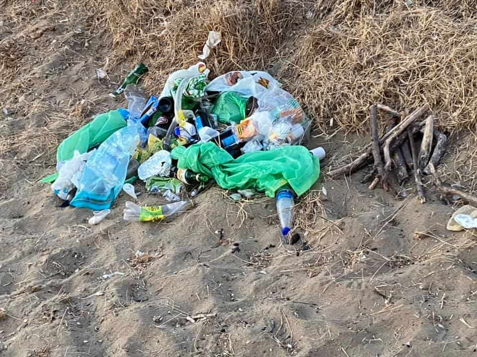 Le spiagge di Santa Severa trasformate in discarica