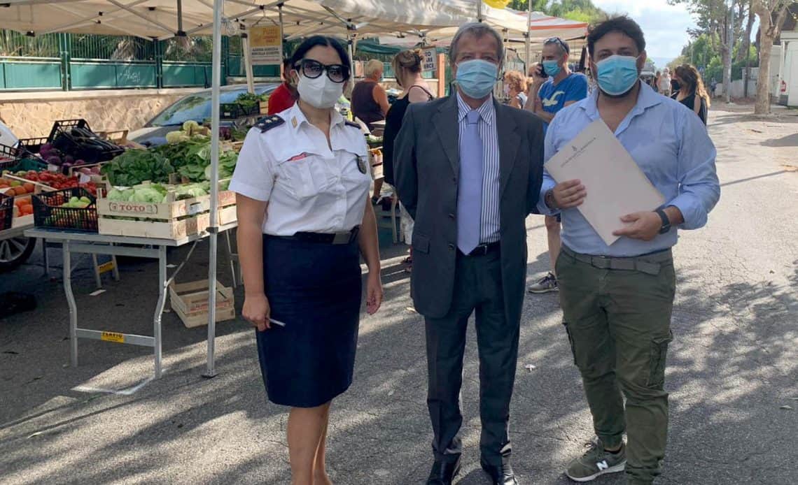 Santa Marinella. Al mercato tutti con la mascherina, tranne due. Multati