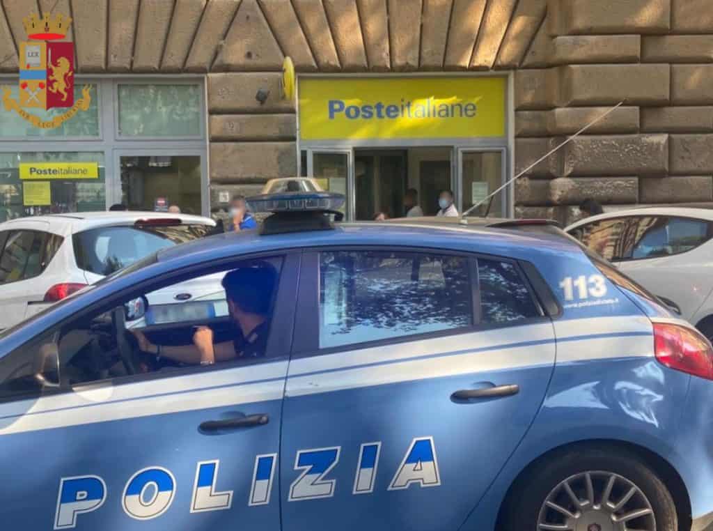 Entra nell’ufficio postale e alla richiesta del documento mostra i genitali. Arrestato dalla Polizia 20enne egiziano