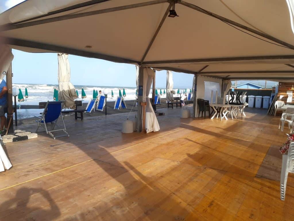 Campo di Mare, stabilimenti ancora nella morsa della mareggiata