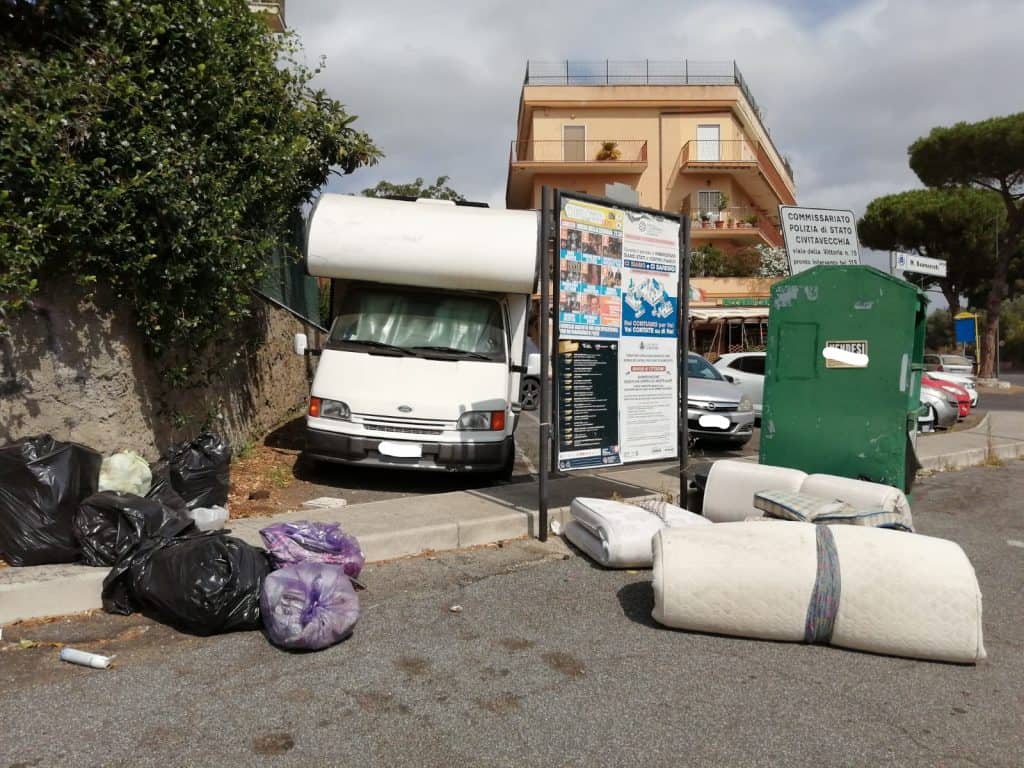 ''Cerveteri sommersa di rifiuti ma nessuno interviene'': la denuncia