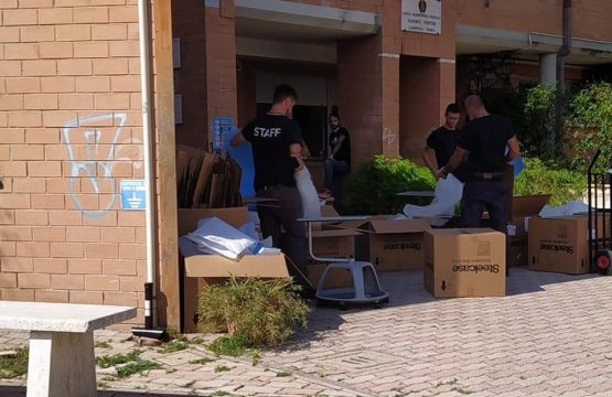 Ladispoli, arrivano i nuovi banchi al Pertini