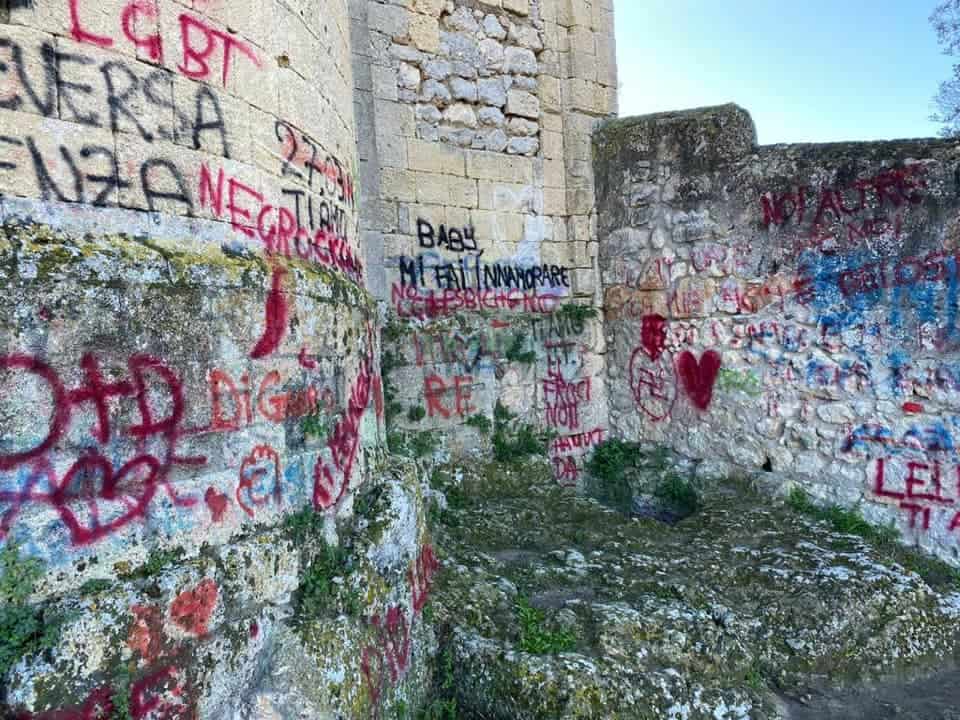 Tarquinia, atti vandalici sulle mura di San Giacomo