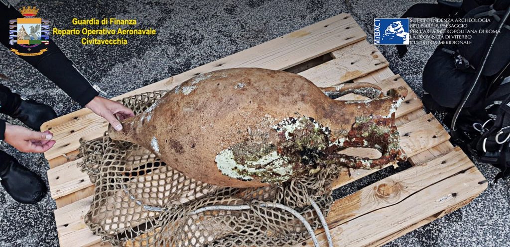 Civitavecchia, ritrovata anfora greco romano sui fondali del mare
