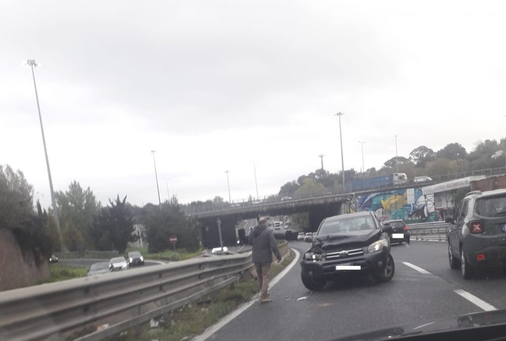 Incidente sulla via Aurelia: coinvolte tre auto