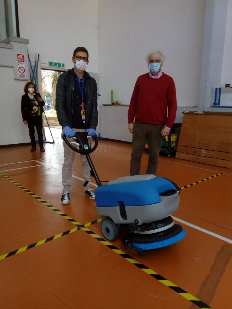 Ladispoli, i genitori in "soccorso" della Corrado Melone