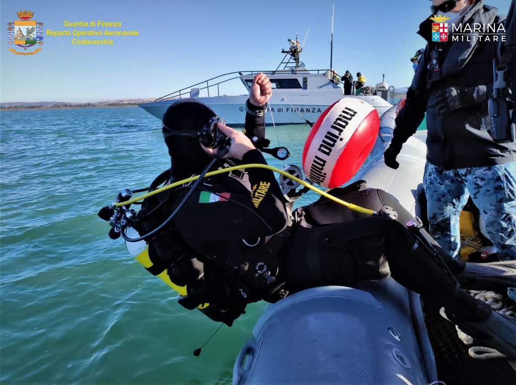 “Guardia di Finanza e Marina Militare mettono in sicurezza i fondali di Tarquinia da una bomba della Seconda Guerra Mondiale”