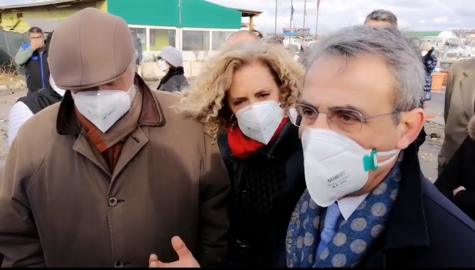 Fiumicino, sopralluogo del ministro Costa al vecchio faro per la conta dei danni